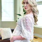 Sydney Paige in 'Concept: Nanny Diaries'