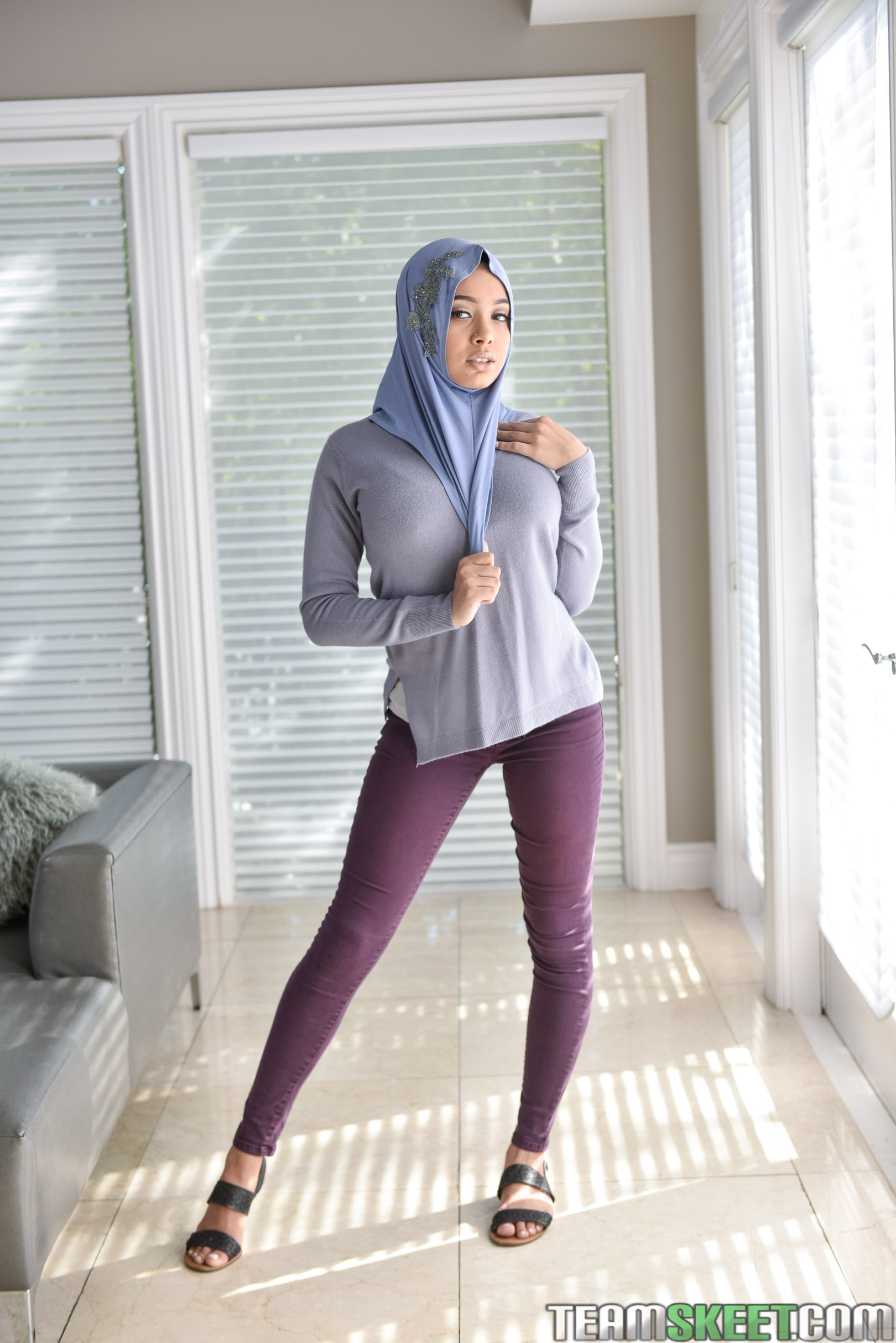 Adolescente anal con hijab