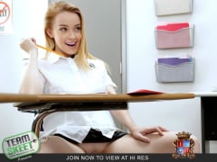 Alexia Gold - Drilled On The Desk | Picture (2)