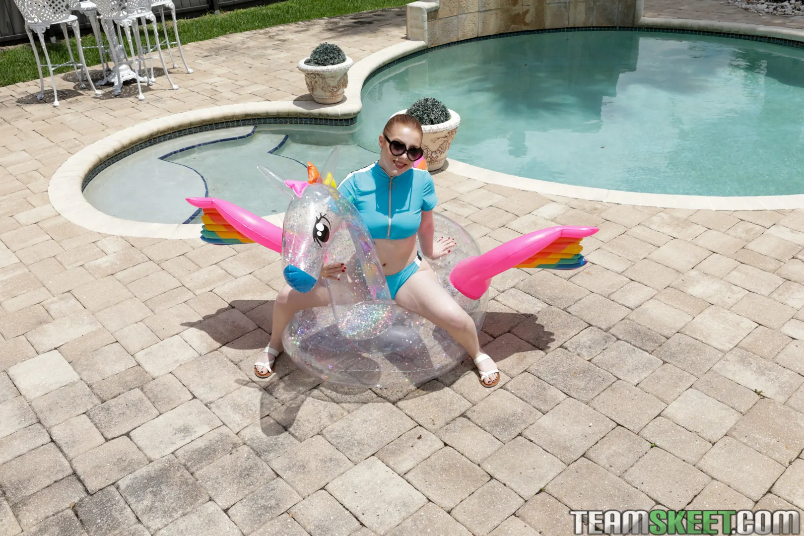 Amber Addis - Tiny Cum In The Sun | Picture (1)