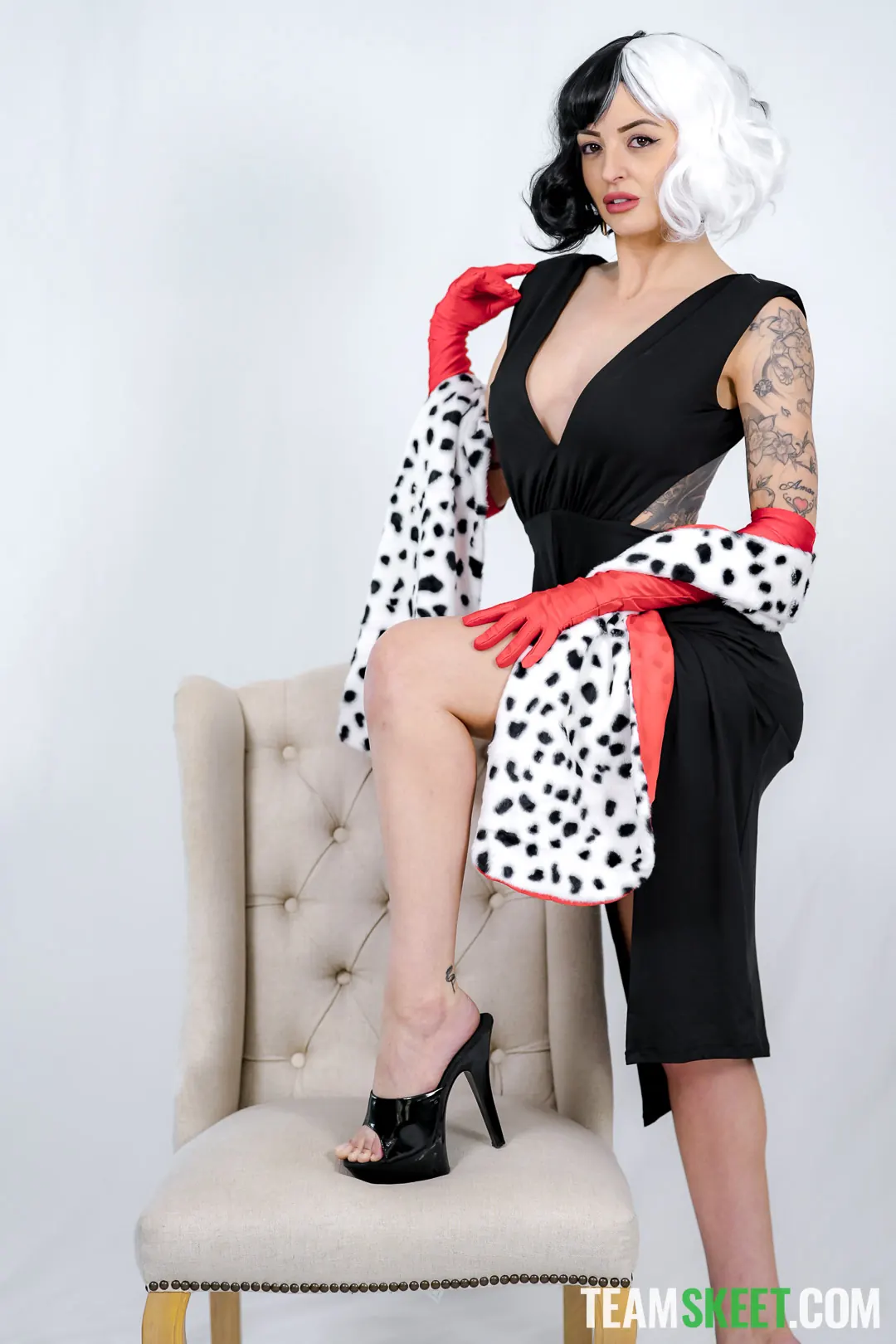 Charlie Valentine - Cruella Intentions, DeVilish Desires | Picture (16)