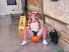 Cleo Clementine - Trick Or Treat Pussy Teasing | Picture (24)