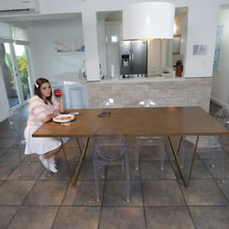 Petite Sex Princess Puts Out