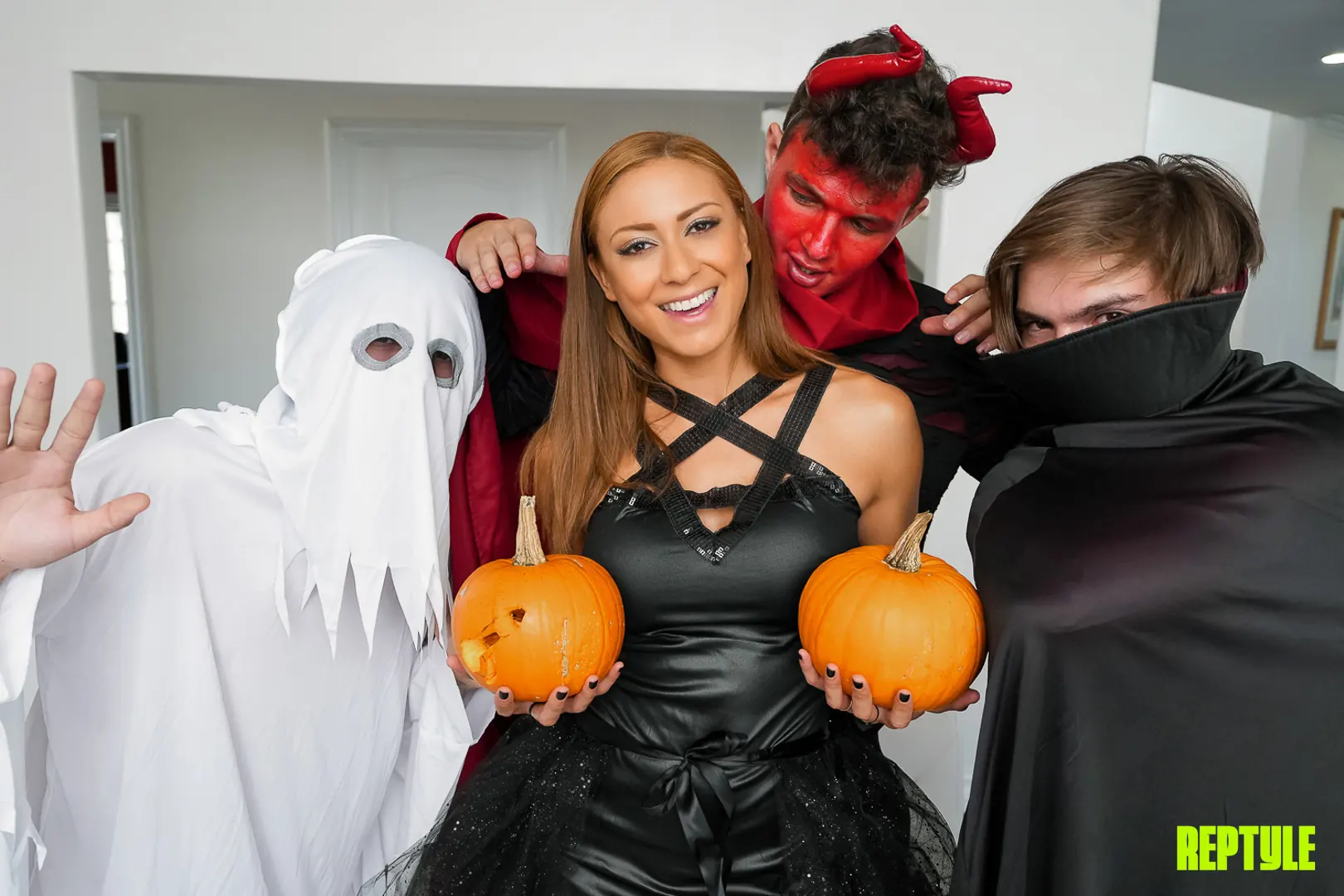 Isabella Nice - Compilation: Girls in Costumes | Picture (24)