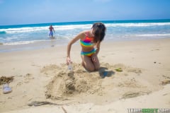 Jasmine Grey - Petite Beach Babe Gets Boned | Picture (30)