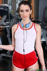 Joseline Kelly - Clearing Your Head At The Gym | Picture (1)