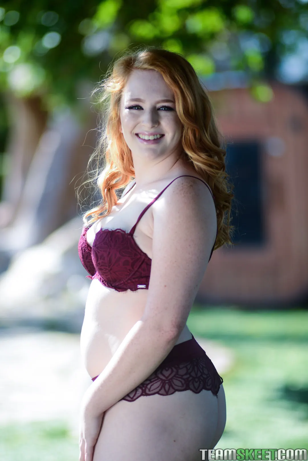 Lucy Foxx - Ginger Bush Is The Best Bush | Picture (1)