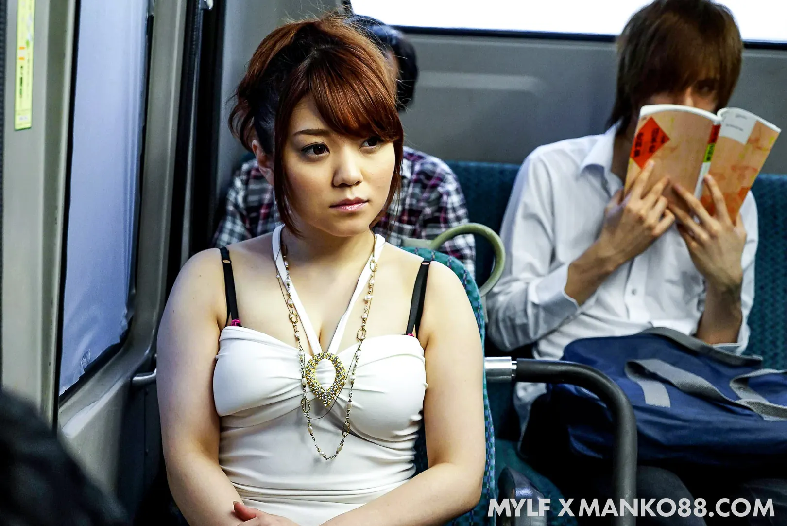 Mari Motoyama - The Girl on the Bus | Picture (1)