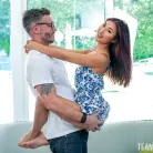 Mina Luxx in 'Can't Find Her'