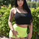 Payton Preslee in 'Worship Through the Oil'