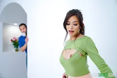 Scarlett Alexis - Raiding Her Closet | Picture (110)