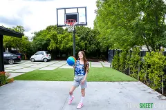 Sia Wood - Petite Dunk | Picture (1)