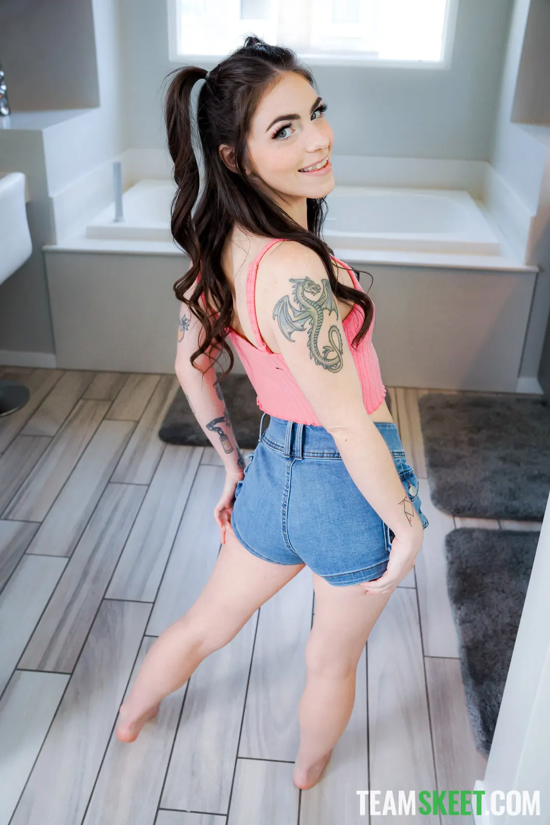 Tiny Rhea - Pound My Daddy Issues Away | Picture (6)