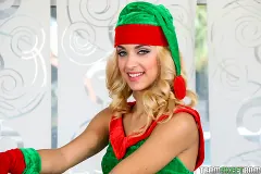 Uma Jolie - Extra Small Elf on The Shelf | Picture (11)